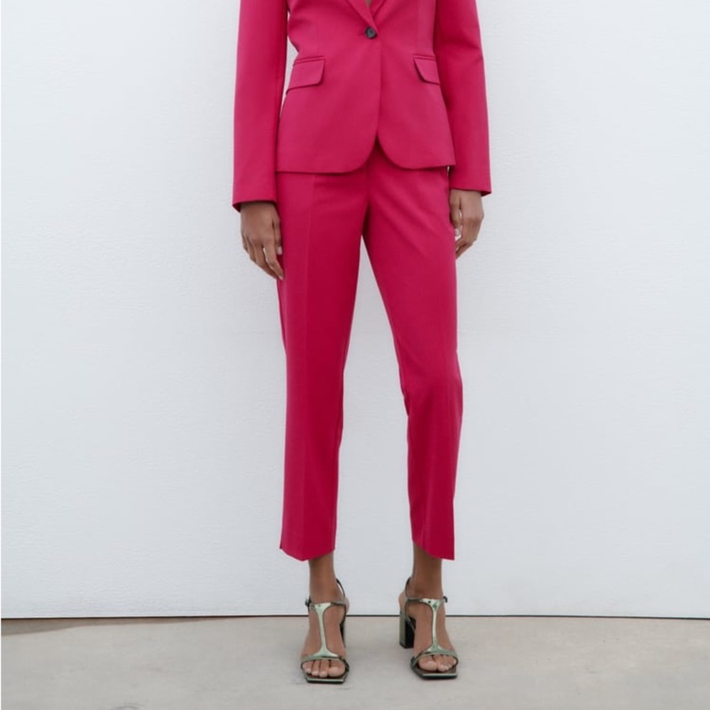 Pink cropped ankle pant